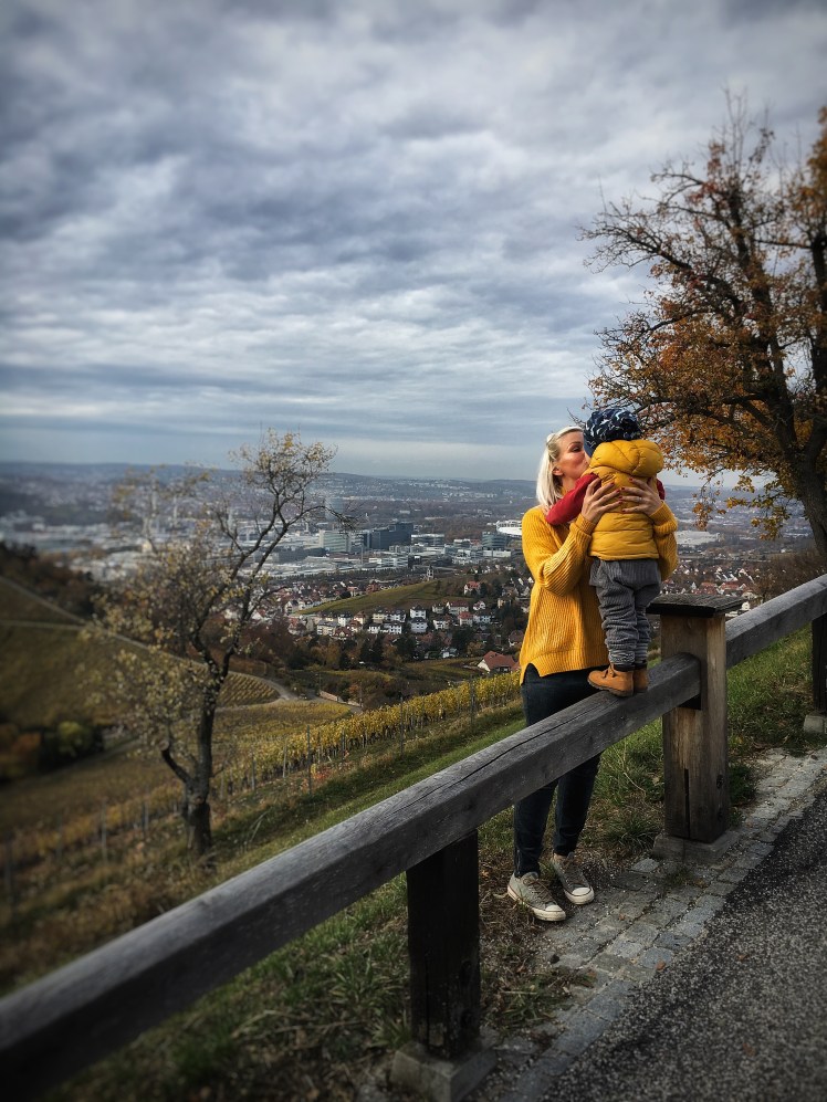 Cord Herbsttrend, Mama mit Kind, Herbstlandschaft